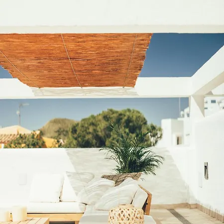 Aparthotel Cala Lanuza 4*