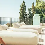 Ξενοδοχείο με διαμερίσματα Cala Lanuza 4*