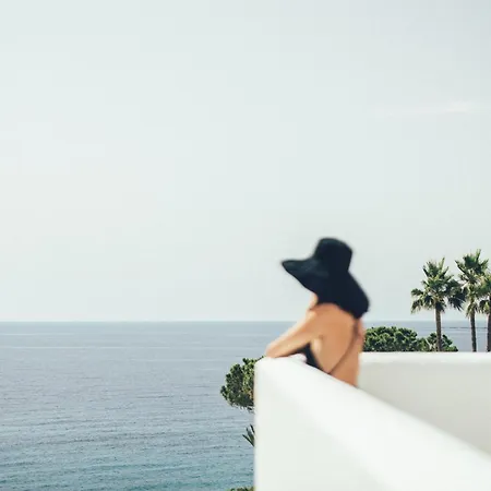 Ξενοδοχείο με διαμερίσματα Cala Lanuza 4*