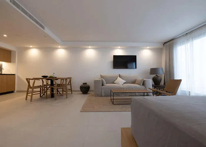 Cala Lanuza Aparthotel
